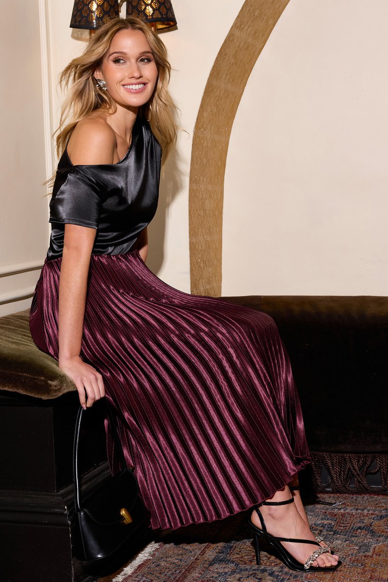 Red Satin Pleated Midi Skirt - Image 7
